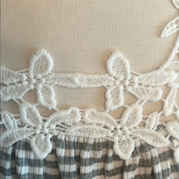 Maurices NWT⭐️Gray & White Lace Tank Top - Picture 6 of 10